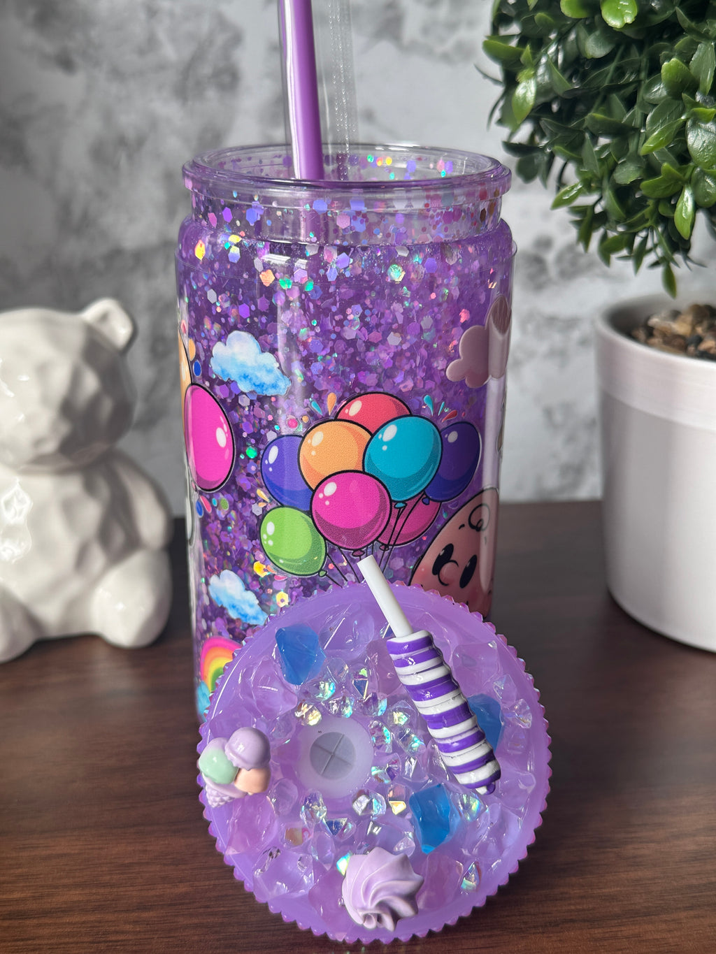 Imagen 3 (lid): "Enchanted Lilac Glitter Tumbler lid — decorated with purple charms and custom straw topper, handcrafted at Motiva Ink Studio"